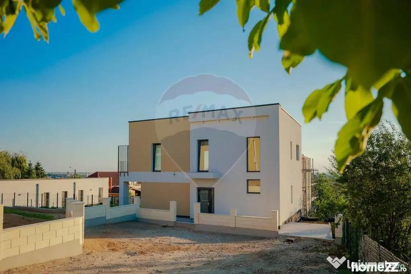 Casă cu 4 camere cu Teren 575 Mp în Central