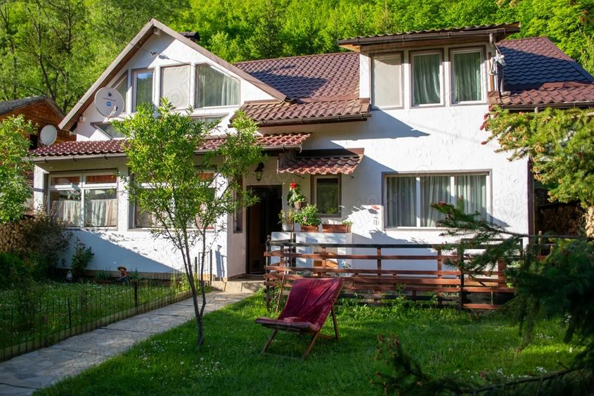 Casă cu 4 camere cu Teren 300 Mp în Mărișel