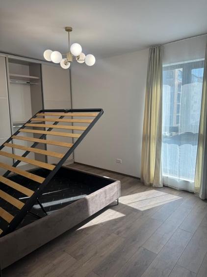 Apartament cu 3 camere semidecomandat, mobilat în Dămăroaia