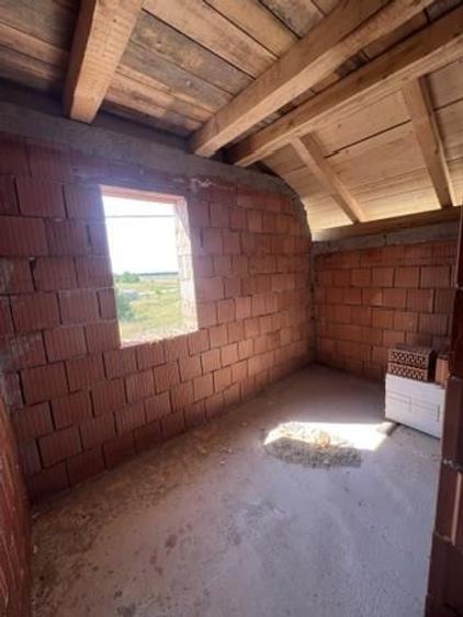 Casă individuală cu 4 camere cu Teren 300 Mp în Cihei