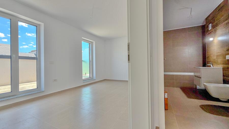 Apartament cu 2 camere decomandat în Tractorul