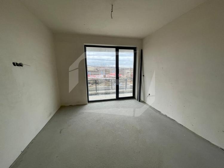 Apartament cu 3 camere semidecomandat în Baciu