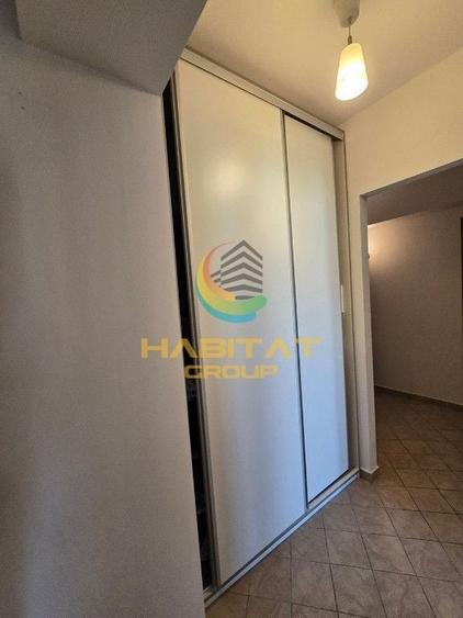 Apartament cu 4 camere decomandat, mobilat în Decebal