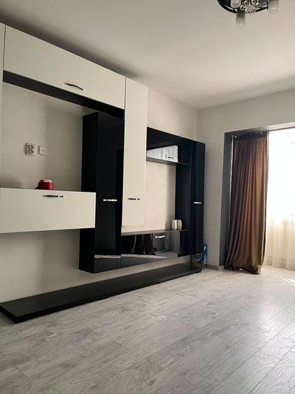 Apartament cu 2 camere decomandat în Micro 20