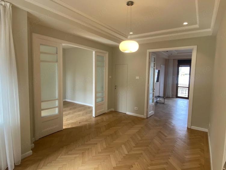 Apartament cu 4 camere decomandat în Central