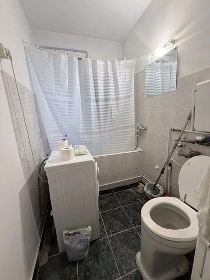 Apartament cu 3 camere semidecomandat în 7 Noiembrie