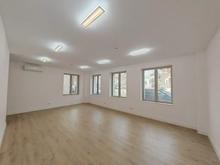 Apartament cu 3 camere decomandat în Armeneasca