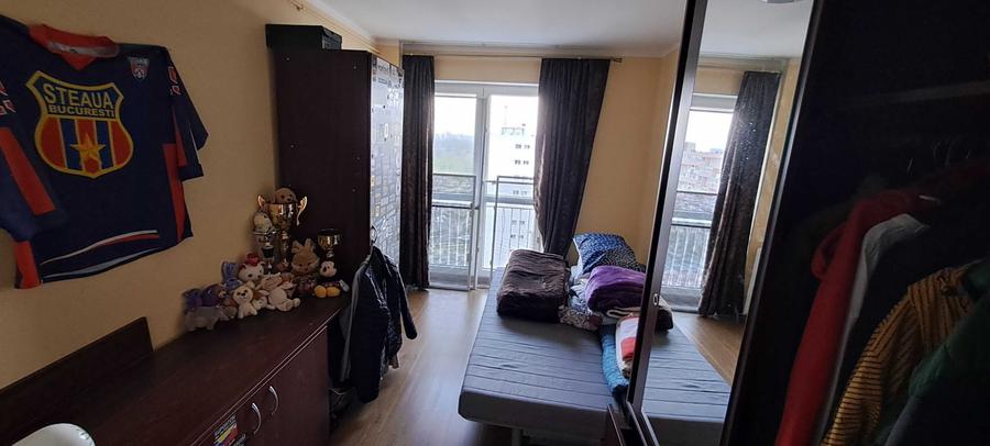 Apartament cu 3 camere semidecomandat în Baba Novac