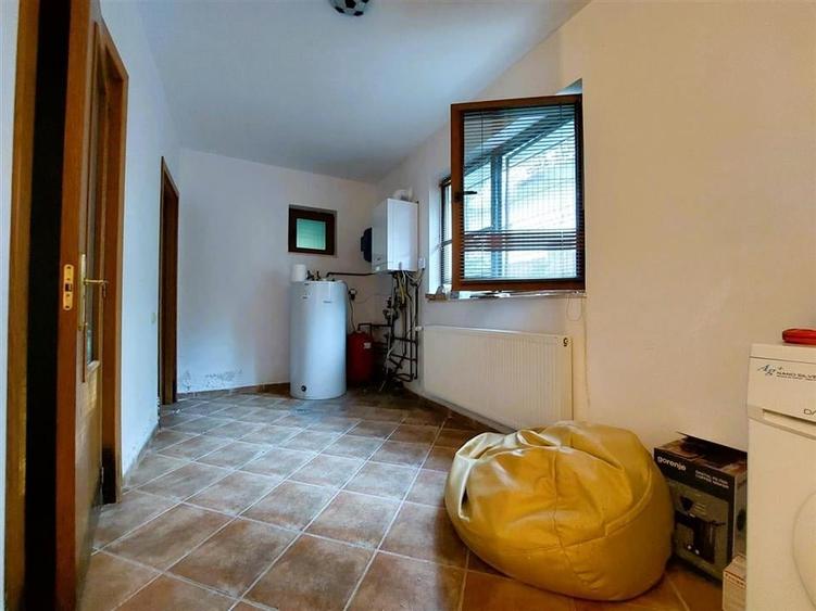 Casă individuală cu 4 camere cu Canalizare în Cioplea