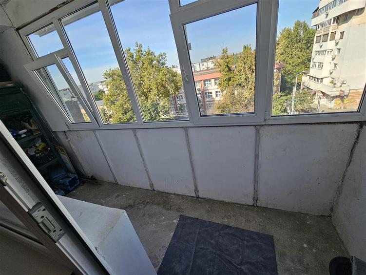 Apartament cu 3 camere decomandat în Buzaului