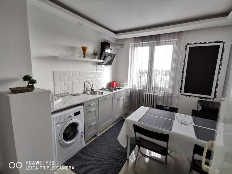 Apartament cu 3 camere decomandat în Gara de Nord