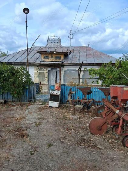 Casa ?i un finar ?i teren 3178m - 6