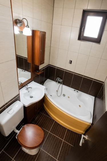 Apartament cu 2 camere decomandat în Drumul Taberei