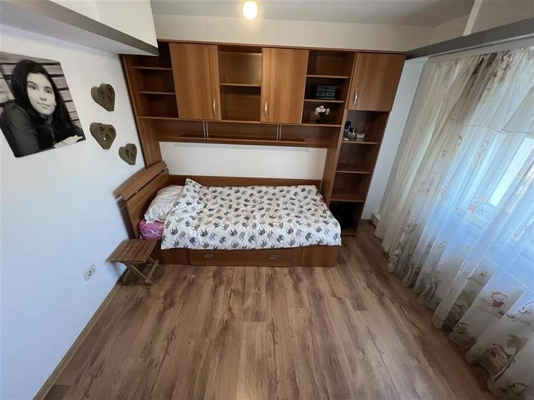 Apartament 4 camere, 100 mp, etaj 3, zona Longinescu - 10