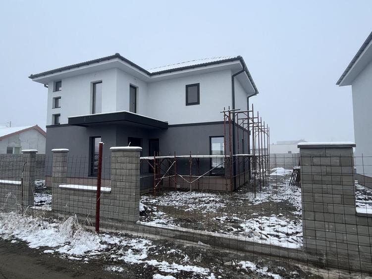 Sacalaz individuala P+E,Terasa,balcon,2 bai,5 camere,2 F.s - 6