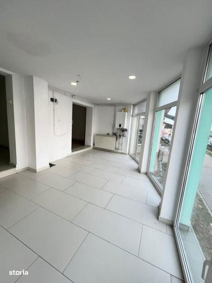 Spatiu comercial 70 mp | 2 intrari | Zona circulata | Vitrina mare - 10