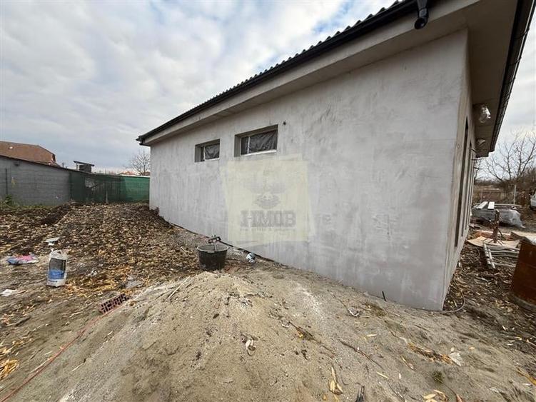 Casa individuala cu 4 camere 3 bai si 390 mp teren in Sura Mica - 3