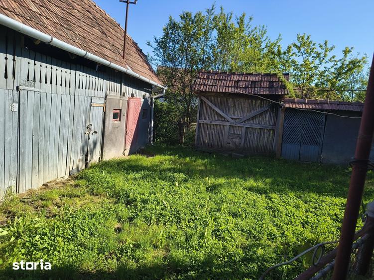 Casă cu 4 camere cu Teren 1000 Mp în Ceuaș