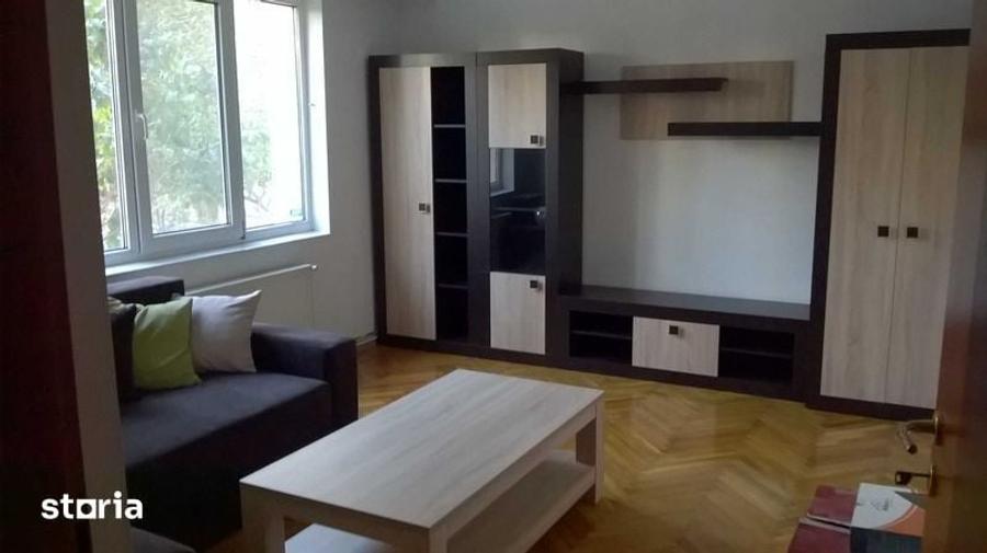 Inchiriez apt. 2 camere dec. Colina Universitatii - 1