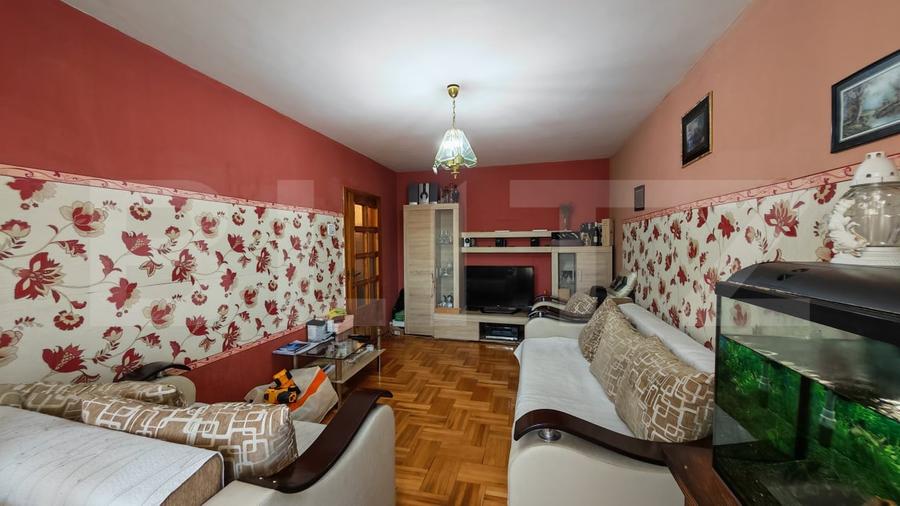 Apartament cu 3 camere decomandat, mobilat în Nufărul