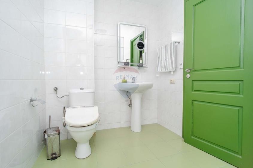 Casă / Vilă cu 10 camere, de vânzare. Todireni, Botoșani. - 34