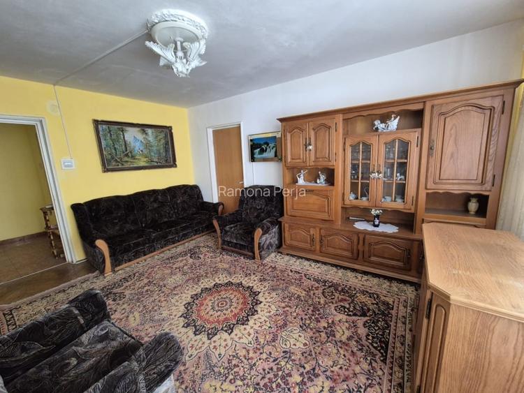 Apartament 3 camere, Trivale - 2 bai, 2 balcoane, lift nou, loc parcare inclus