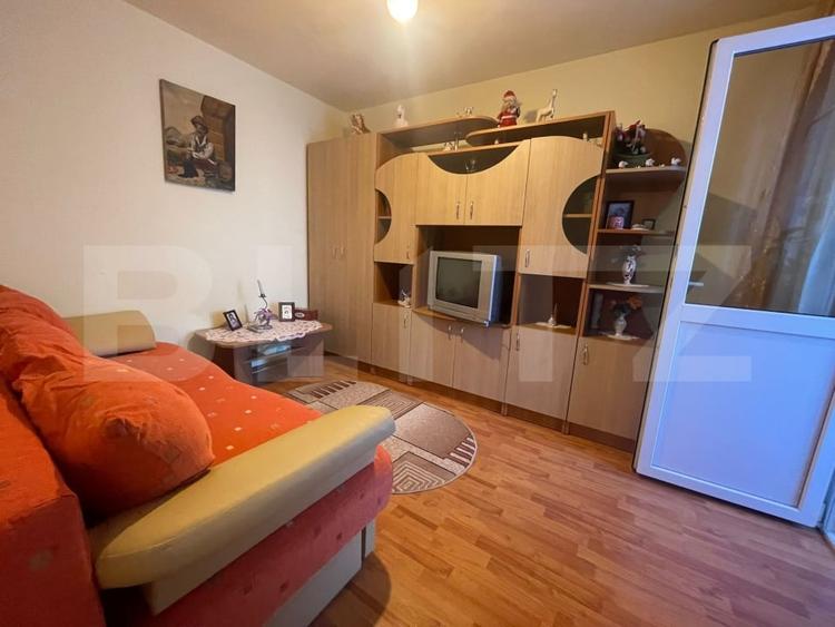 Apartament cu 3 camere, semidecomandat, spatios si luminos – zona avantajoasa - 2