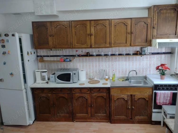 Inchiriez apartament 3 camere zona Gemenii - 2