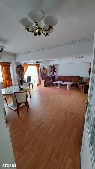 Apartament pe bd Decebal, stradal, - 13