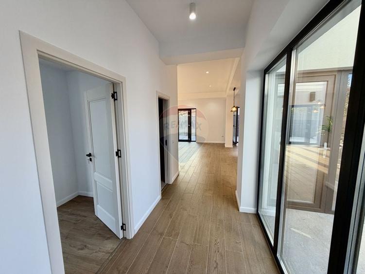 Casa / Vila cu 4 camere de vanzare in zona Nord - 11