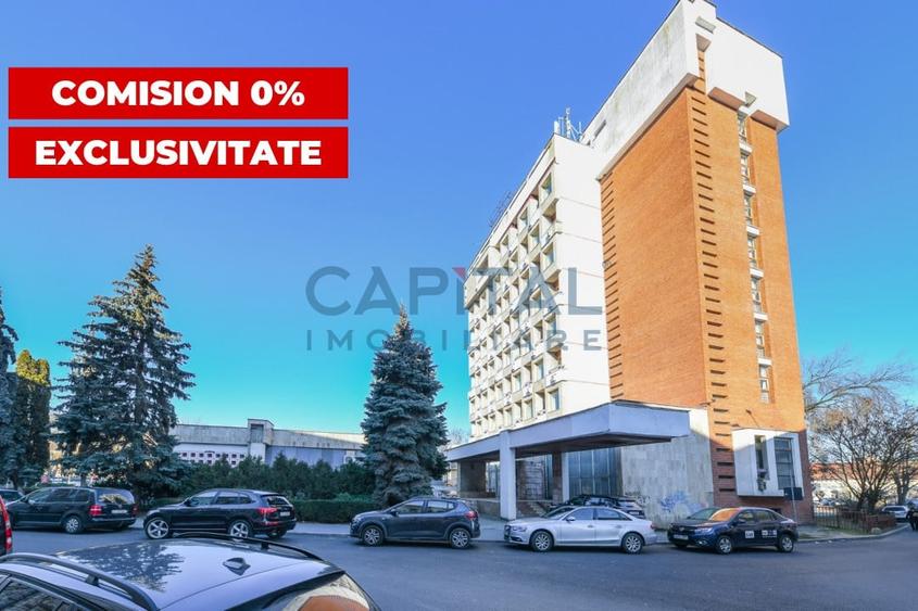 De vanzare Hotel, nefunctional, 70 camere + teren 3590 mp. - 1