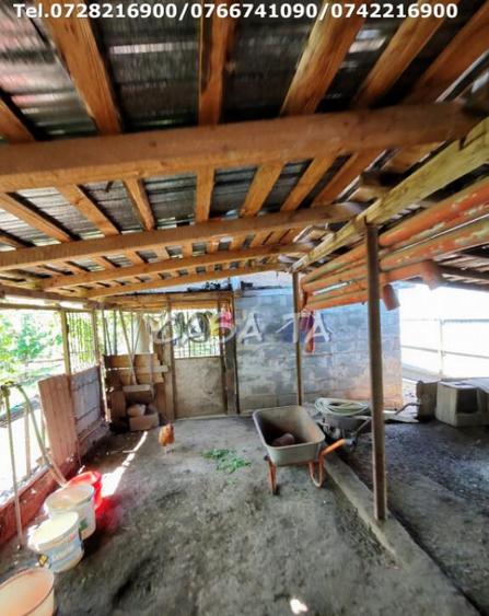 Casa situata in Samarinesti, sat Valea Bisericii - 14