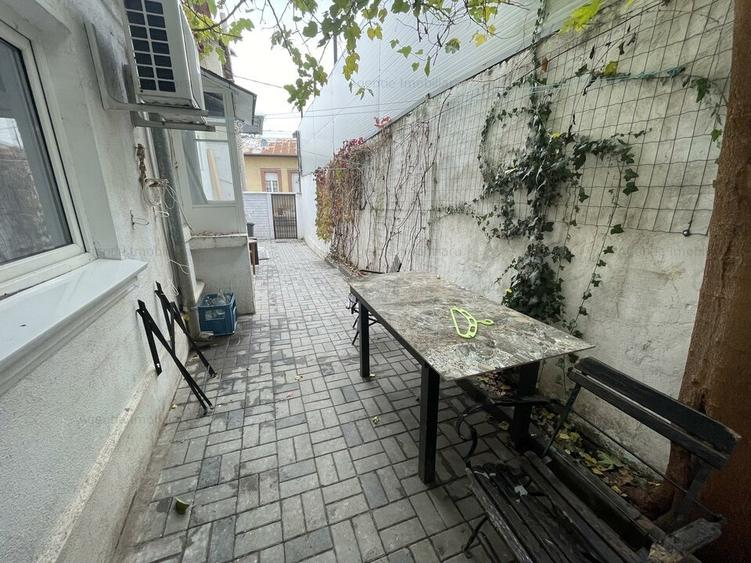 Casă individuală cu 6 camere cu Canalizare în Iancului