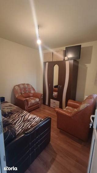 Vand casa la intrarea in Smeura,la un 1km de sensul giratoriu Triva - 2