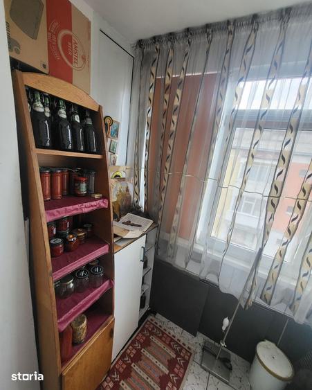 Apartament cu 3 camere decomandat în Republicii