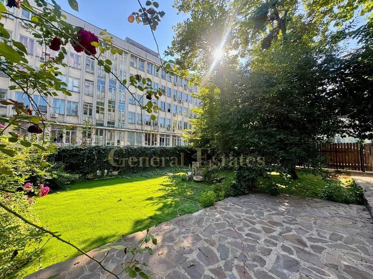 Spre Vânzare Proprietate remarcabilă cu 6 camere în inima Iașului ! - 3