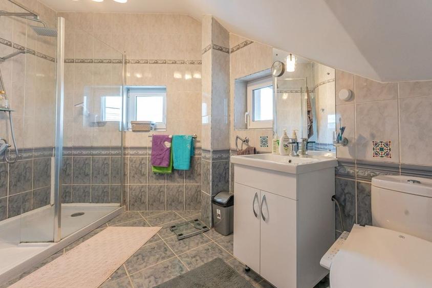 Casă spațioasă pentru familie &icirc;n Hărman: 5 camere, 670 mp teren - 14