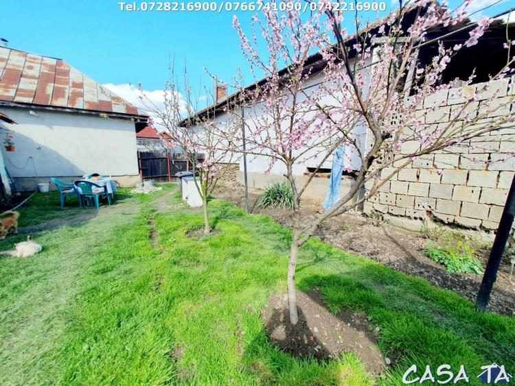 Casa+Teren aferent si Anexe, Str. Petresti - 13
