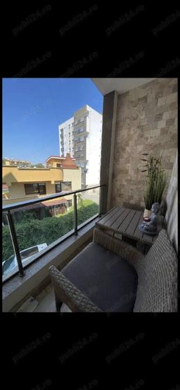 Apartament cu 3 camere decomandat în Rovine