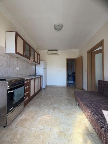 Apartament cu 3 camere decomandat, mobilat în Lipovei