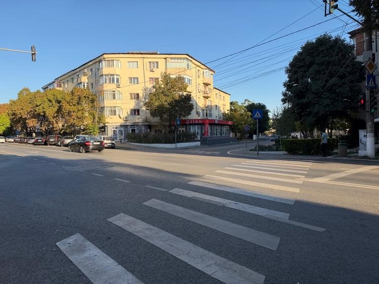 Spațiu comercial, de 200 mp, în Central