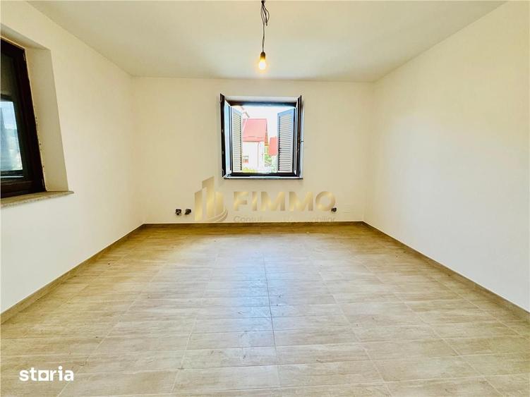 Casă cu 10 camere cu Teren 1590 Mp în Burdujeni