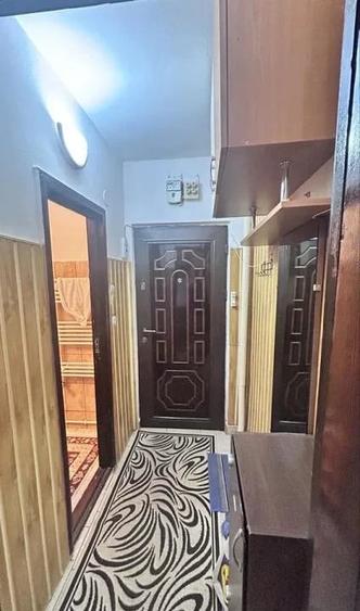 Apartament cu 2 camere semidecomandat în Filiași