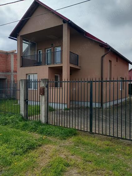 Casă cu 4 camere în Lugoj