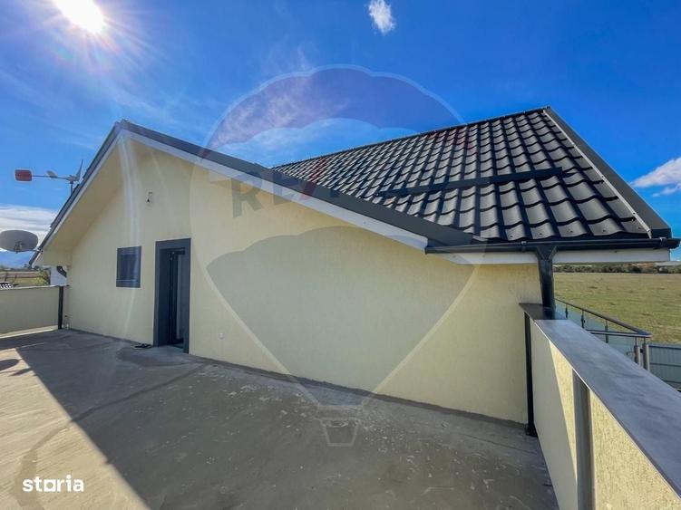 Casă cu 4 camere în Centură