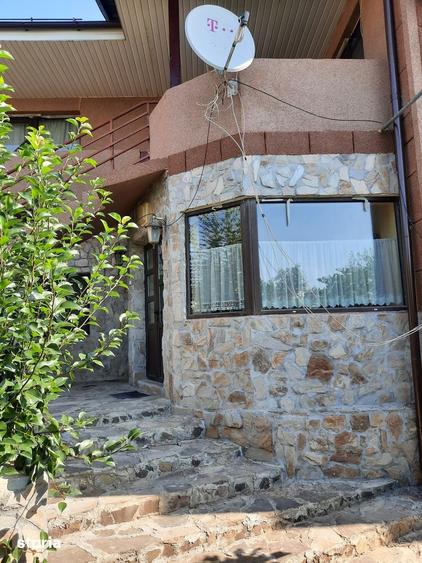 Casă cu 10 camere cu Canalizare în Central