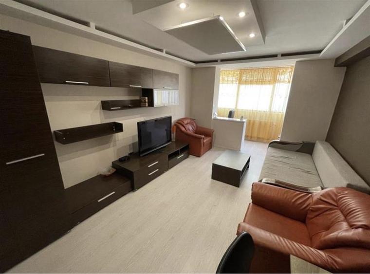 Apartament cu 2 camere decomandat, mobilat în Central