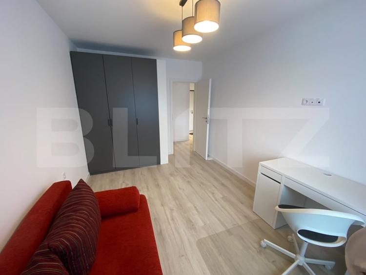 Apartament cu 3 camere semidecomandat, mobilat în Florești