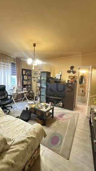 Apartament cu 3 camere semidecomandat, mobilat în Mihai Bravu