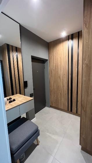 Apartament cu 3 camere semidecomandat, mobilat în Calea Călărașilor